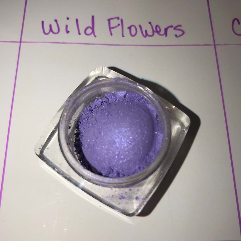 Mineral Eyeshadow in Wildflowers.